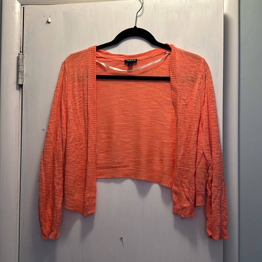 Torrid Coral 3/4 sleeve cropped shrug.